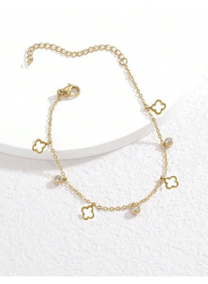 veya An Elegant Stainless Steel Anklet With A Leaf-Shaped Bendant Encrusted With Zircon, Adding A Sophisticated Ttouch to your look and a symbolic meaning that brings good luck. - Image 3